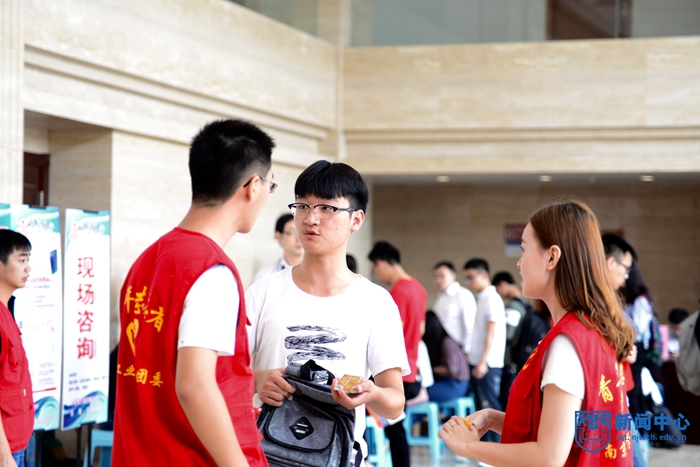 志愿者.jpg 志愿者.jpg