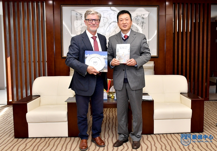 nEO_IMG_QCD_1086.jpg nEO_IMG_QCD_1086.jpg