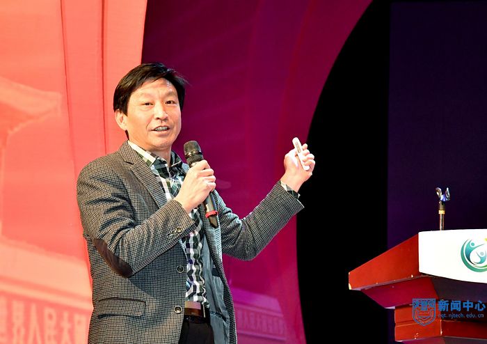 2張進明副校長介紹我校學生創新創業情況.jpg 2張進明副校長介紹我校學生創新創業情況.jpg