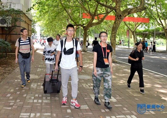 志愿者2.jpg 志愿者2.jpg