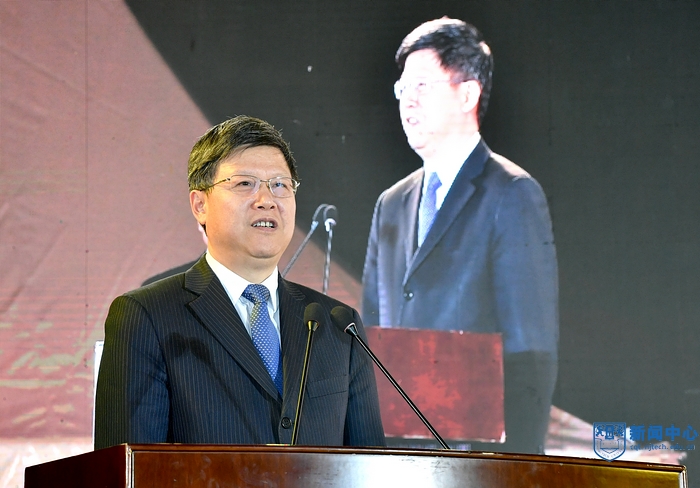 8芮鴻巖書記宣布校第十六屆運動會開幕.jpg 8芮鴻巖書記宣布校第十六屆運動會開幕.jpg