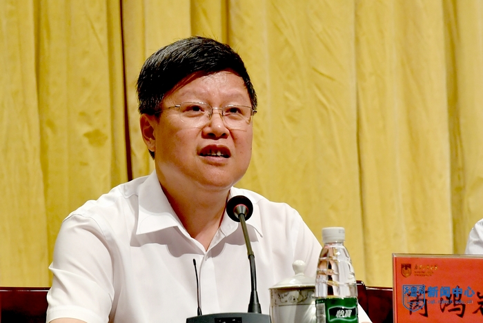 nEO_IMG_4芮鴻巖同志主持會議并講話.jpg nEO_IMG_4芮鴻巖同志主持會議并講話.jpg